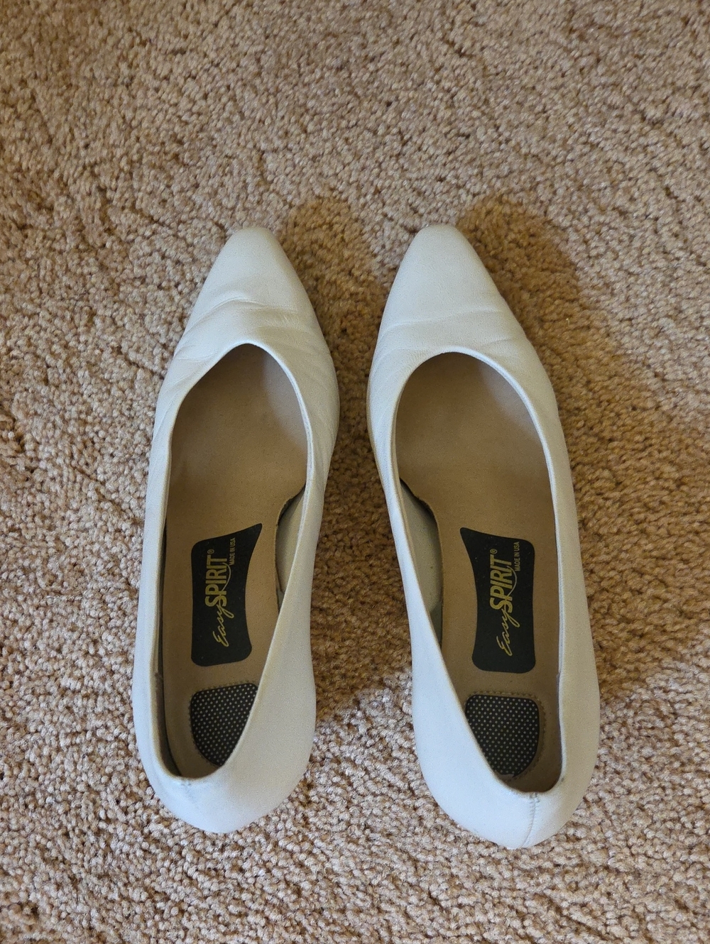 Easy Spirit White Pointed Toe Slip-On Low Heel Dress Shoes